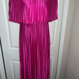Pleated dress (Fuschia)